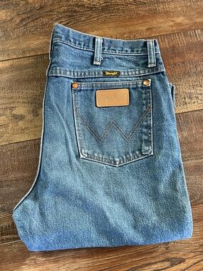 Wrangler 936DEN 35x30 Blue Denim Jeans with Leather Patch